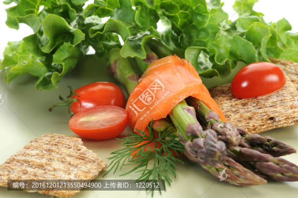 煙熏鮭魚和蘆筍