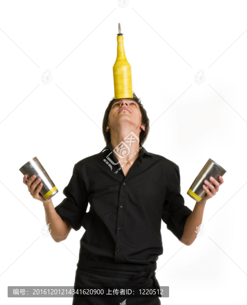 酒吧招待做了一個動搖的把戲