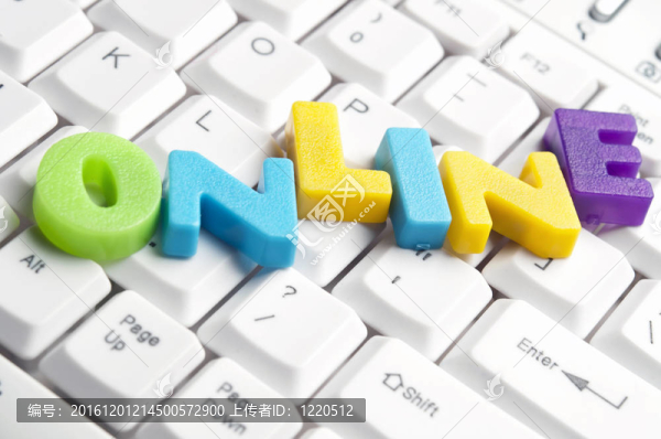 彩色字母構(gòu)成的在線單詞