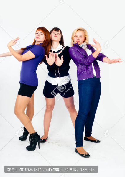 三個(gè)漂亮的女孩