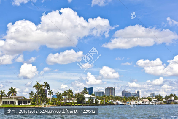 觀在羅德岱爾堡運(yùn)河的美麗的房子