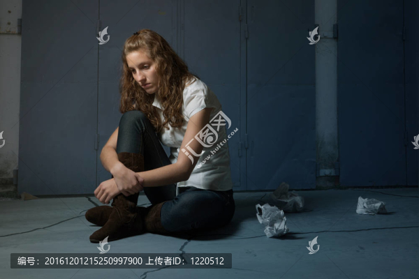 悲傷孤獨的女孩
