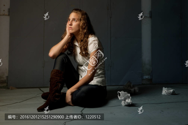 悲傷孤獨(dú)的女孩