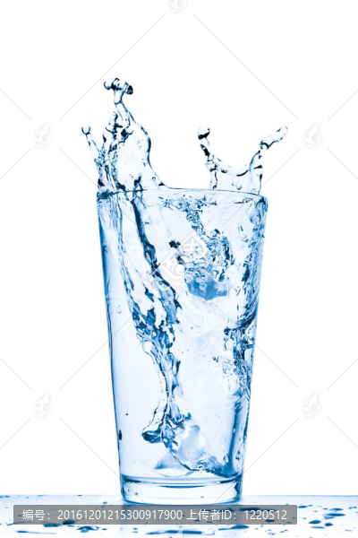 水濺在玻璃上
