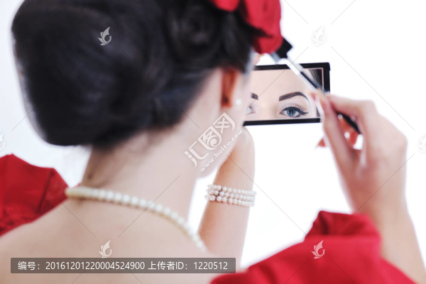 漂亮少婦化妝