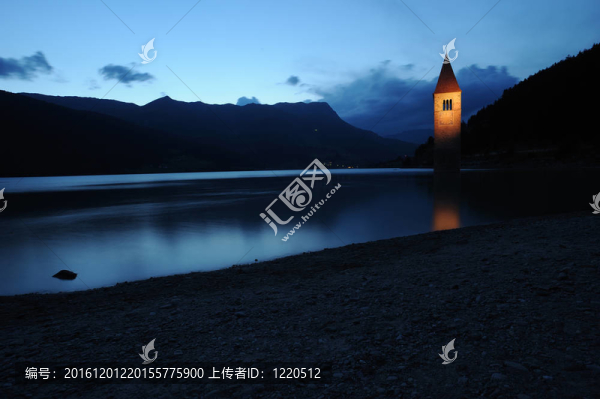 Reschensee湖；湖堤雷西亞