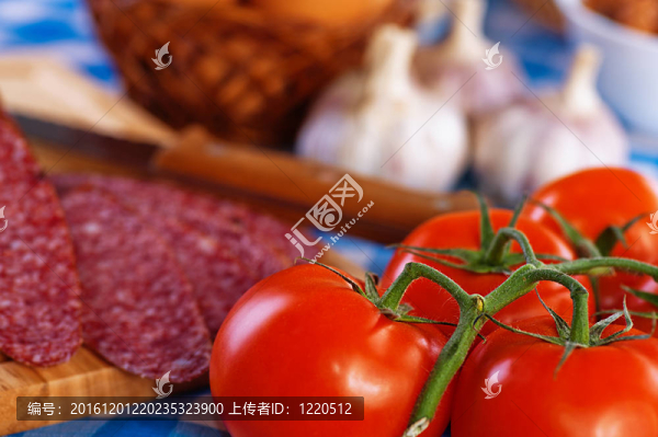 香腸（意大利臘腸）；大蒜；番茄雞蛋分；