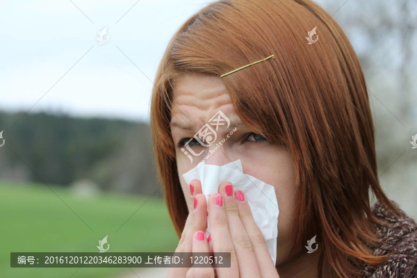 女孩感冒
