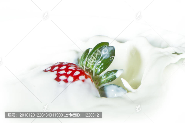 草莓濺奶