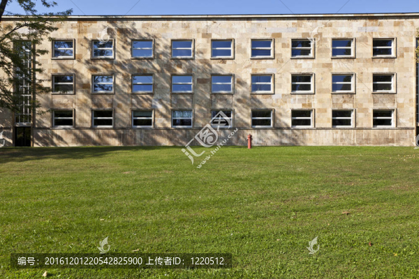 著名的法本公司的房子；前作為美國陸軍總部；如今大學(xué)