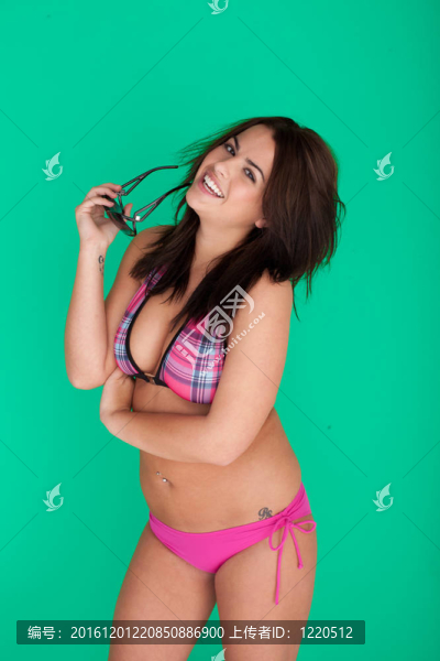 笑在比基尼性感的女人