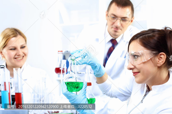 科學家在實驗室