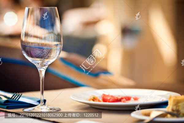 空的玻璃杯