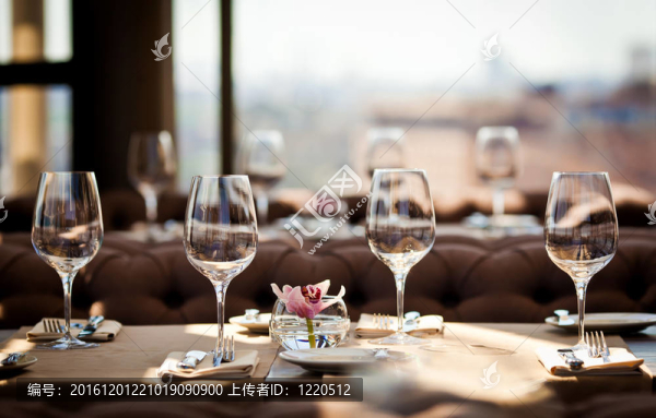 空的玻璃杯