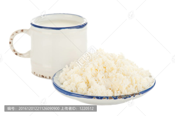 農(nóng)家干酪和牛奶早餐