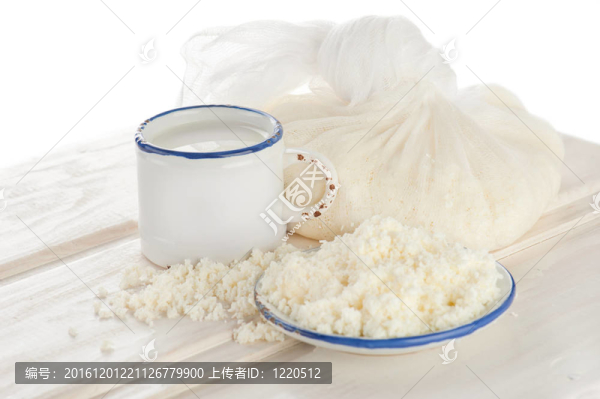 農(nóng)家干酪和牛奶早餐