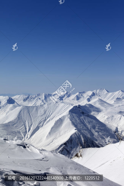 雪山。高加索山；格魯吉亞。