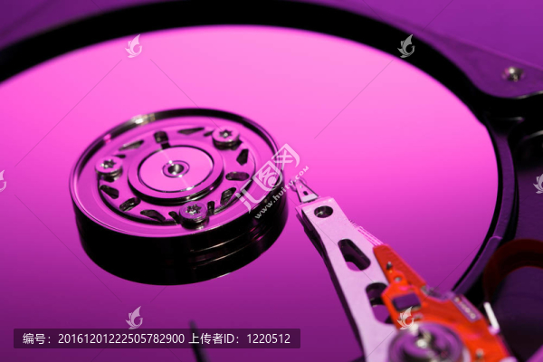 硬盤驅動器的特寫圖像。