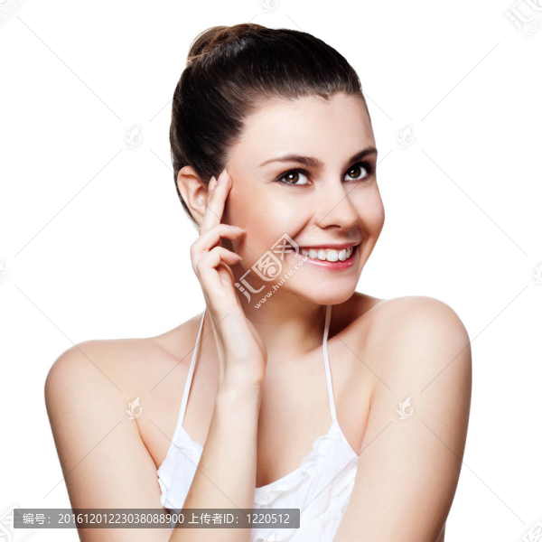美麗的年輕女子與清潔皮膚的臉。漂亮的女性背景