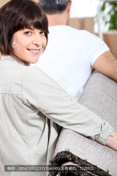 夫婦帶著地毯