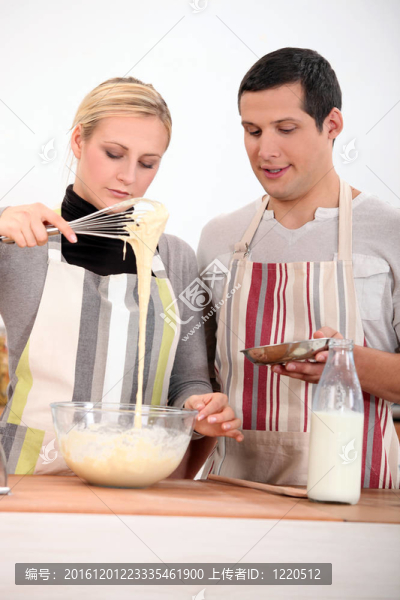 夫婦一起做飯