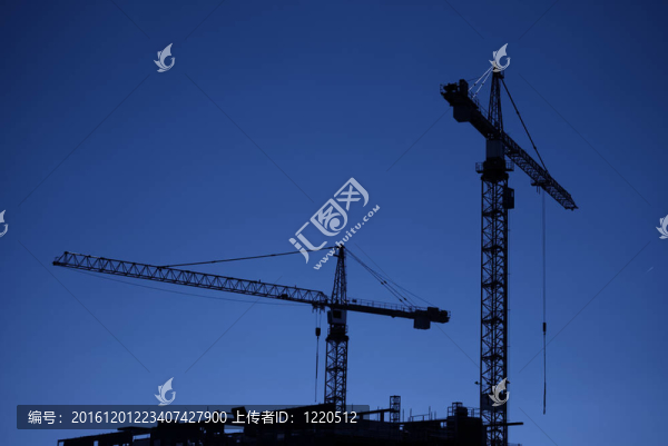 黃昏建筑起重機(jī)