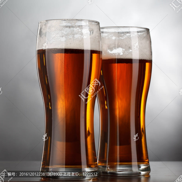 兩杯啤酒