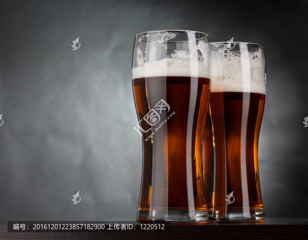 兩杯啤酒