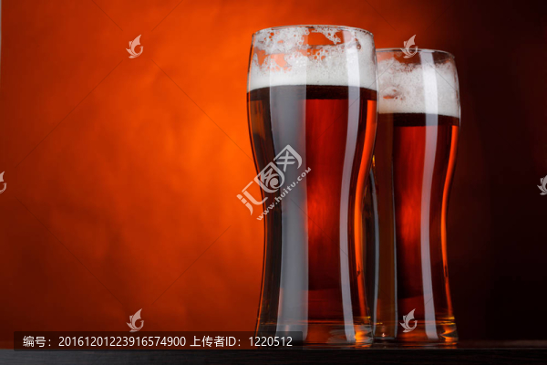 兩杯啤酒