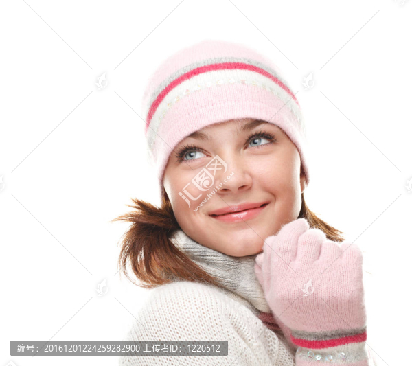 美麗的女人穿著冬天的衣服