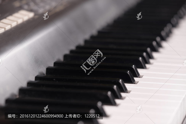 鋼琴鍵盤的特寫