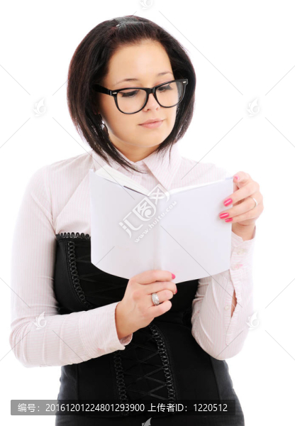讀一本書的女人