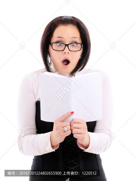 讀一本書的女人