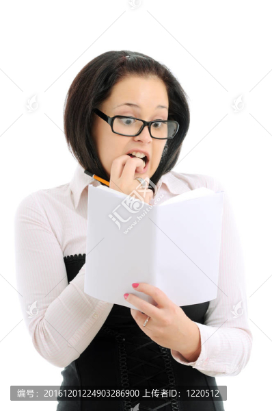 帶鉛筆和書的女人