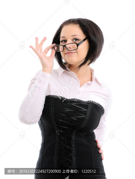 戴著眼鏡的年輕女人