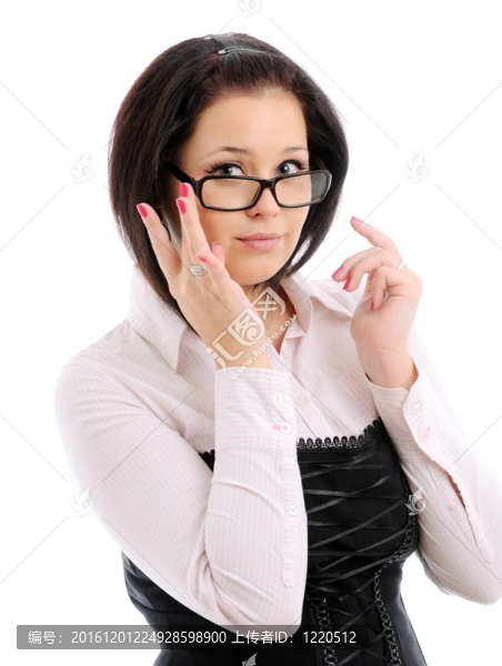 戴著眼鏡的年輕女人