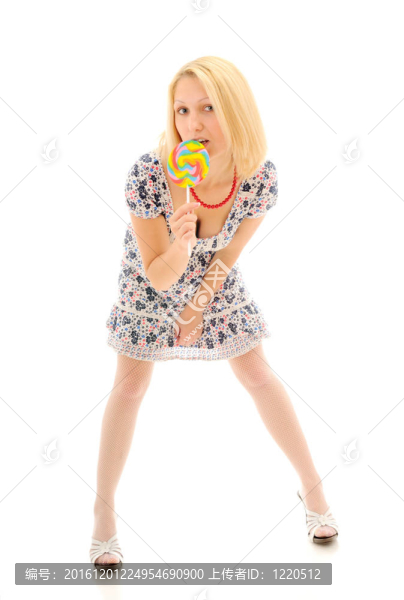 性感的金發(fā)美女舔棒棒糖