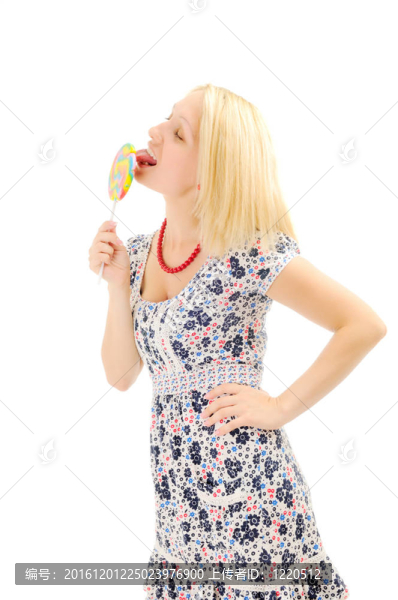 金發(fā)美女舔棒棒糖