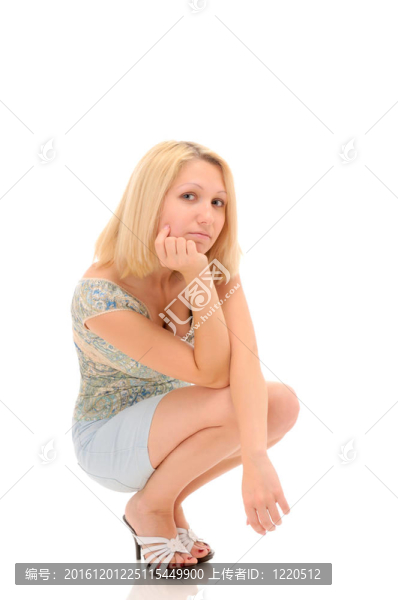 金發(fā)美女蹲