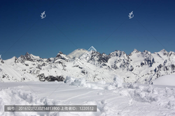 山；冬天；晴天