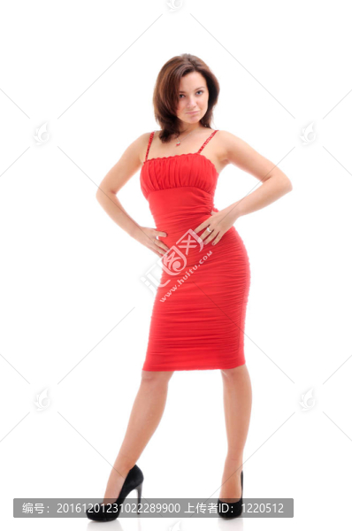 穿紅衣服的女人。