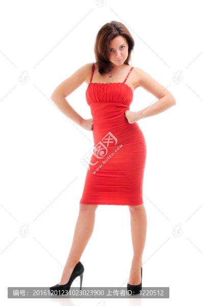 穿紅衣服的女人。