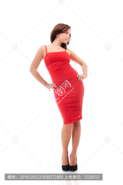 穿紅衣服的女人。