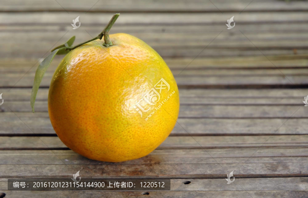 橙色
