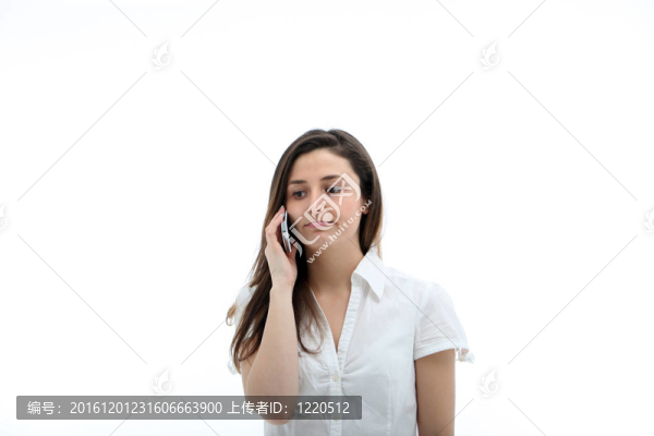 手機(jī)上的嚴(yán)肅女人