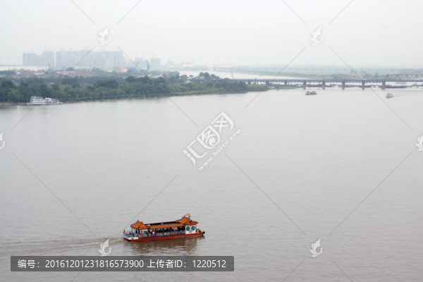 河流松花湖；哈爾濱；中國。頂層視圖。