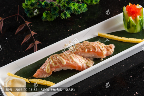 三文魚色拉手卷