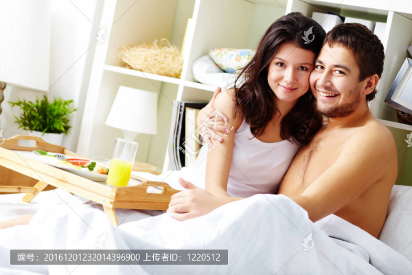 夫妻在床上