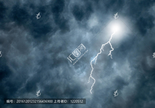 烏云密布的閃電