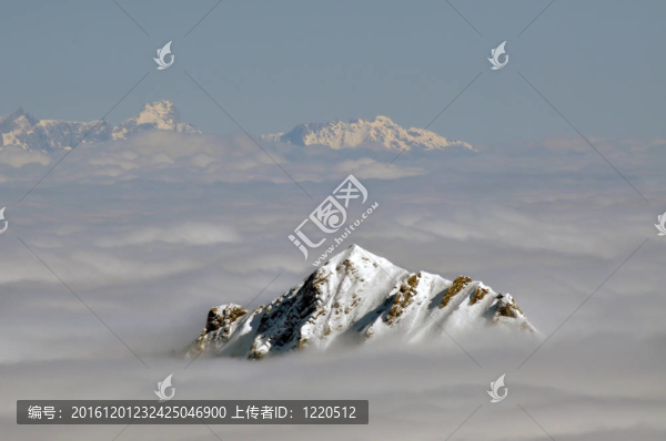 從kitzsteinhorn峰滑雪場觀冬；奧地利